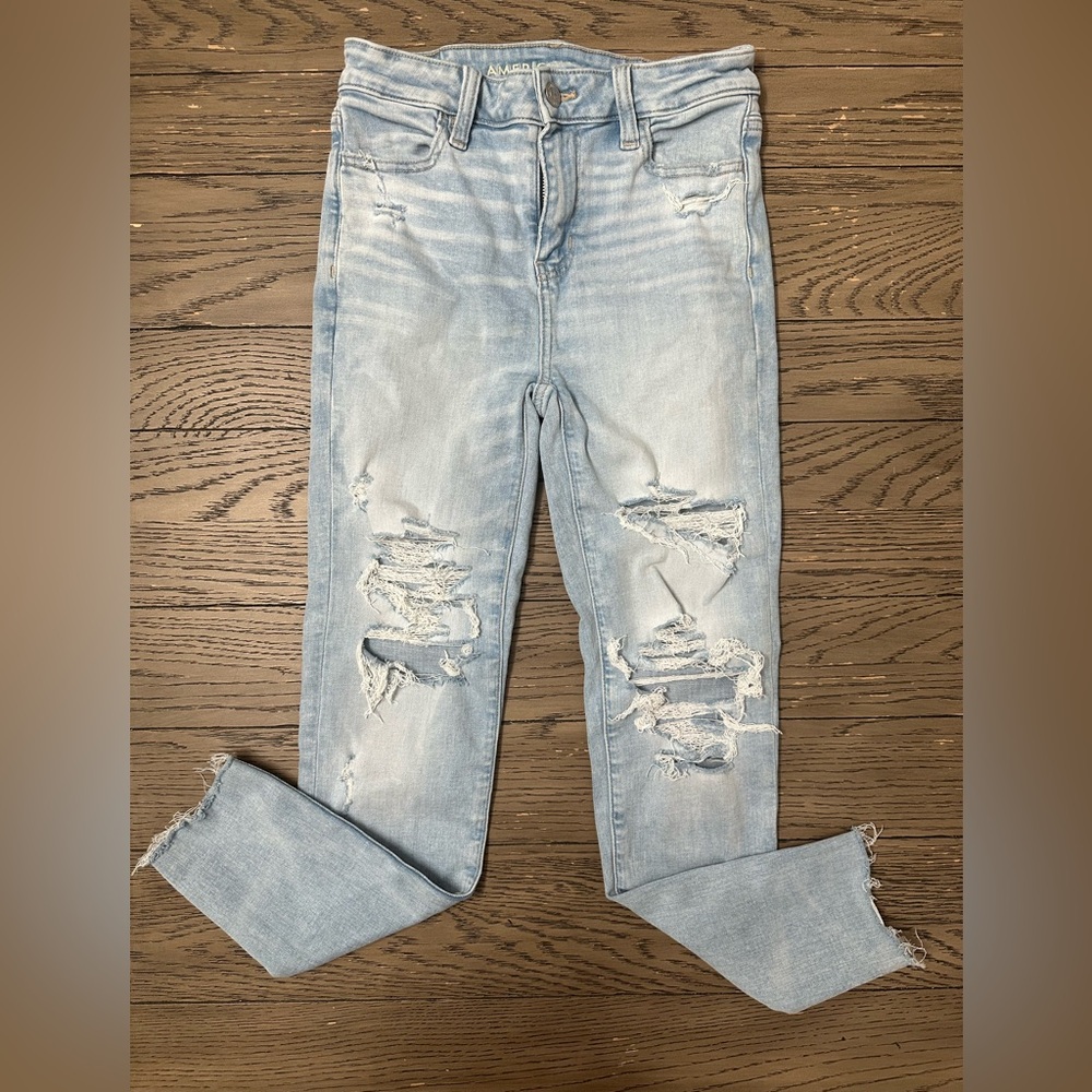 American Eagle Outfitters Light Wash Distressed Cropped Jeans